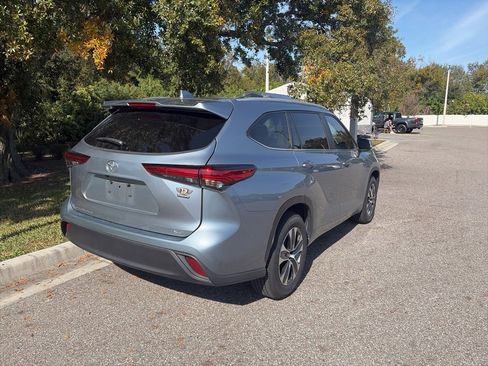 Certified 2023 Toyota Highlander Platinum image 3