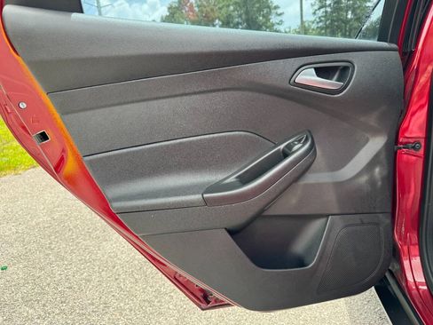 Used 2013 Ford Focus SE FWD image 37