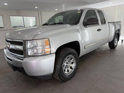 Used 2011 Chevrolet Silverado 1500 LT AWD/4WD image 2
