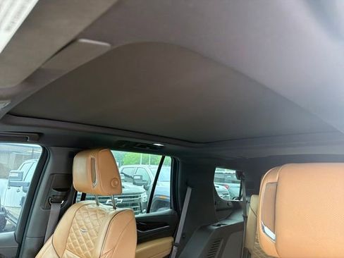 Used 2023 Cadillac Escalade Premium Luxury w/ Performance Package AWD/4WD image 13