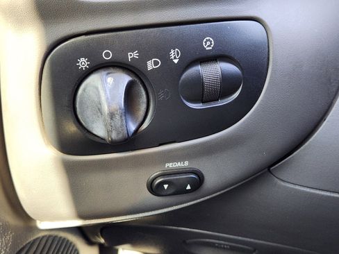 Used 2002 Ford F150 XLT AWD/4WD image 17