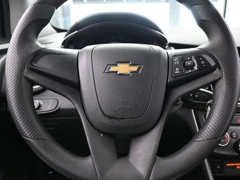 Used 2022 Chevrolet Trax LS AWD/4WD image 22