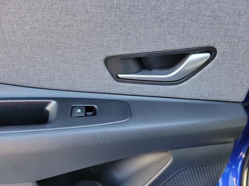 Used 2023 Hyundai Elantra Limited image 23