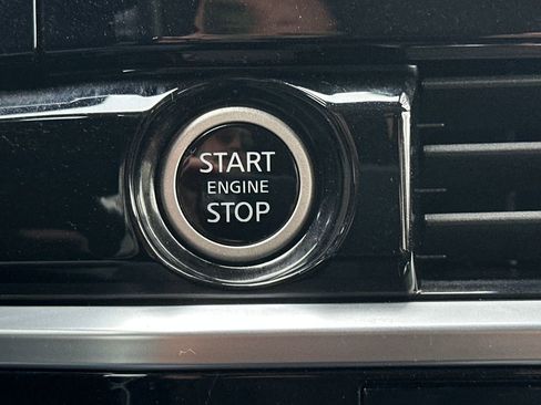 Used 2024 Nissan Pathfinder Platinum image 26