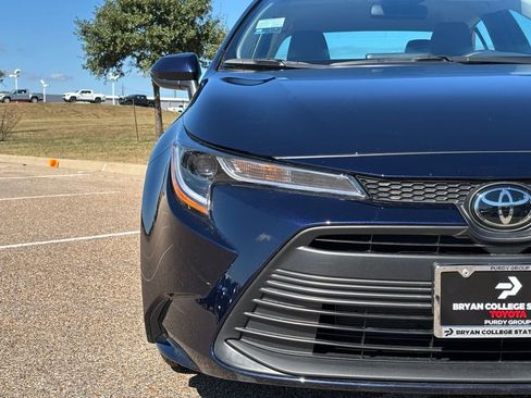 Used 2025 Toyota Corolla LE image 4