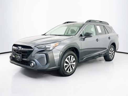 Used 2025 Subaru Outback Premium AWD/4WD image 3