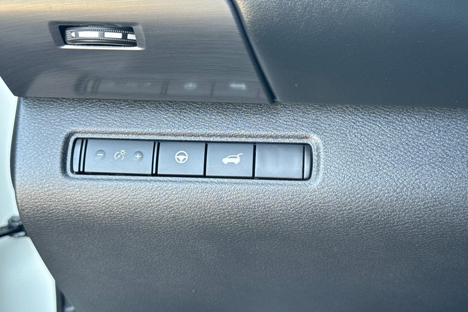 Used 2022 Nissan Pathfinder SL FWD image 36