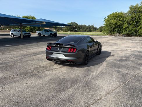 Used 2019 Ford Mustang Shelby GT350 w/ Technology Package RWD image 5
