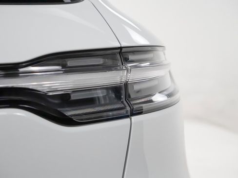 Certified 2022 Porsche Macan GTS image 12