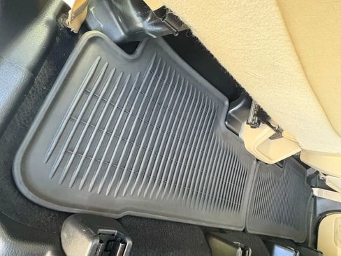 Used 2016 Toyota Highlander Limited image 31