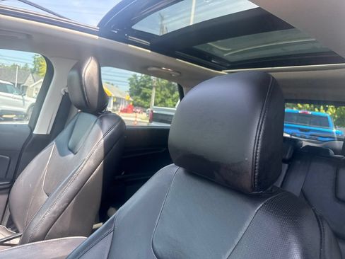 Used 2019 Ford Edge Titanium w/ Equipment Group 301A AWD/4WD image 14