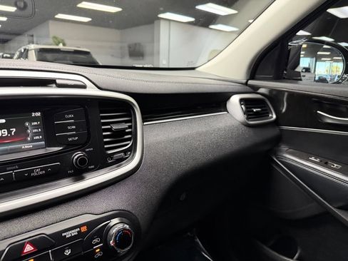 Used 2017 Kia Sorento AWD image 27
