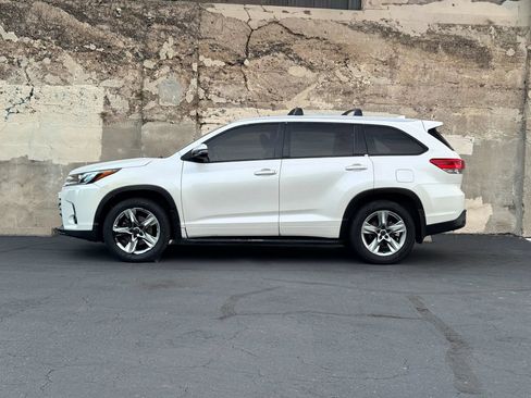 Used 2019 Toyota Highlander Limited FWD image 7