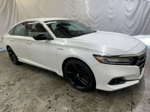 Used 2022 Honda Accord Sport image 2
