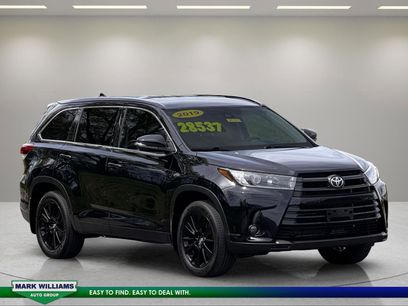 Used 2019 Toyota Highlander SE