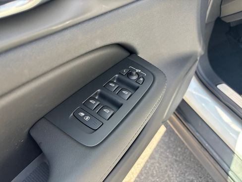 New 2025 Volvo V60 B5 Cross Country Plus w/ Protection Package Premier image 11