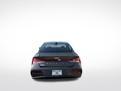 Used 2024 Hyundai Elantra SEL w/ Convenience Package FWD image 4