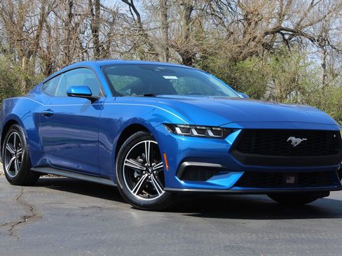 Used 2024 Ford Mustang Coupe RWD image 1