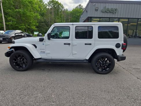 Used 2023 Jeep Wrangler Unlimited Sahara w/ Cold Weather Group AWD/4WD image 7