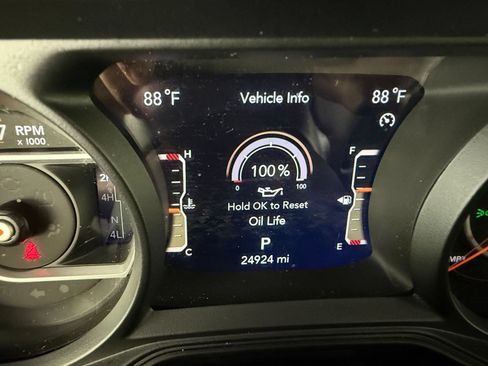 Used 2024 Jeep Wrangler Unlimited Sport AWD/4WD image 25
