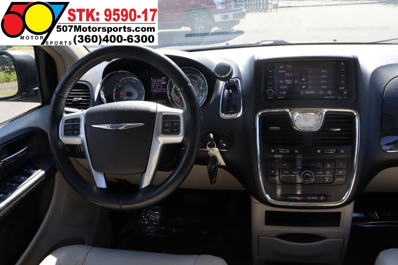 Used 2013 Chrysler Town & Country Touring FWD image 18