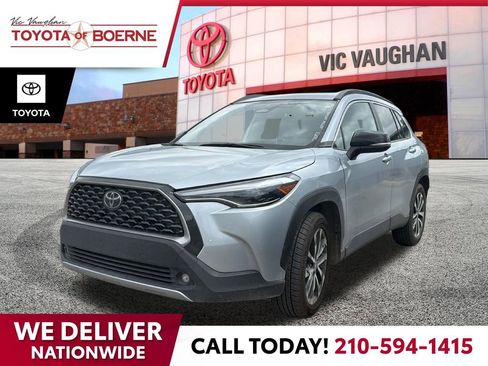 Used 2025 Toyota Corolla Cross XLE image 1