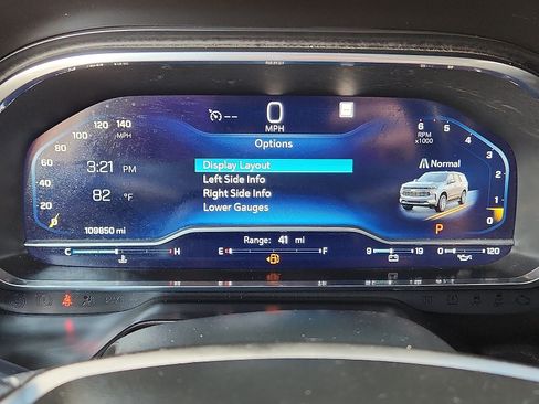 Used 2022 Chevrolet Suburban LT RWD image 17