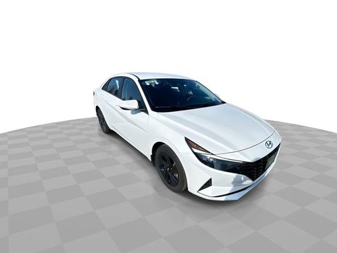 Used 2022 Hyundai Elantra SEL FWD image 2