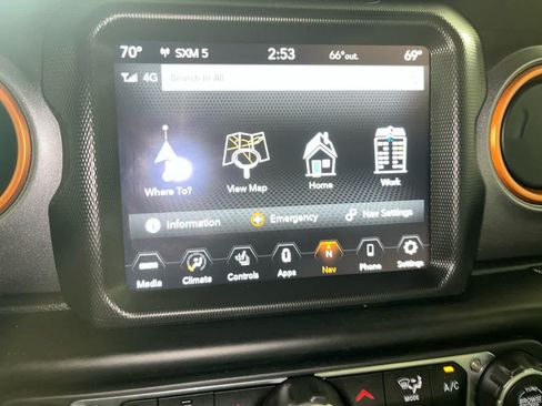 Used 2022 Jeep Gladiator Mojave w/ Cold Weather Group AWD/4WD image 20
