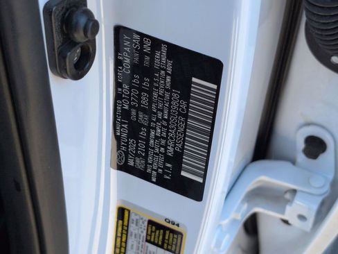 Used 2025 Hyundai Venue SEL FWD image 36