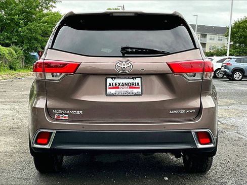 Used 2018 Toyota Highlander Limited Platinum AWD/4WD image 4