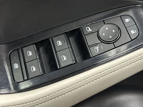 Used 2025 Nissan Rogue SV image 19