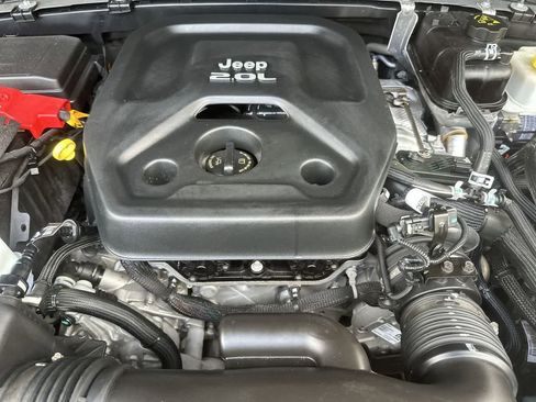 Used 2022 Jeep Wrangler Unlimited Sahara w/ Cold Weather Group AWD/4WD image 12