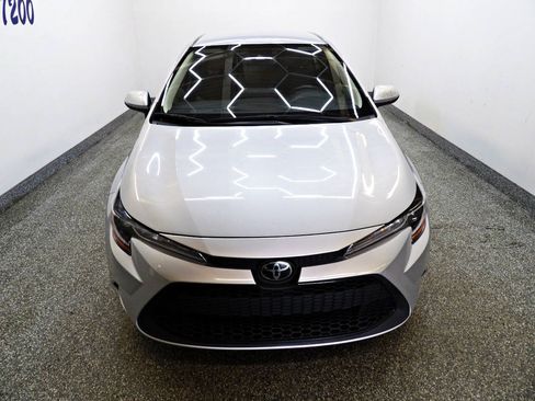 Used 2022 Toyota Corolla LE FWD image 2