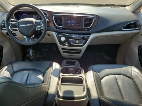 Used 2019 Chrysler Pacifica Touring-L FWD image 11