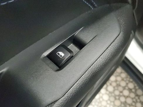 Used 2026 Jeep Compass Latitude image 16