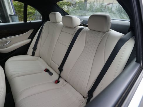 Used 2019 Mercedes-Benz E 300 4MATIC image 24