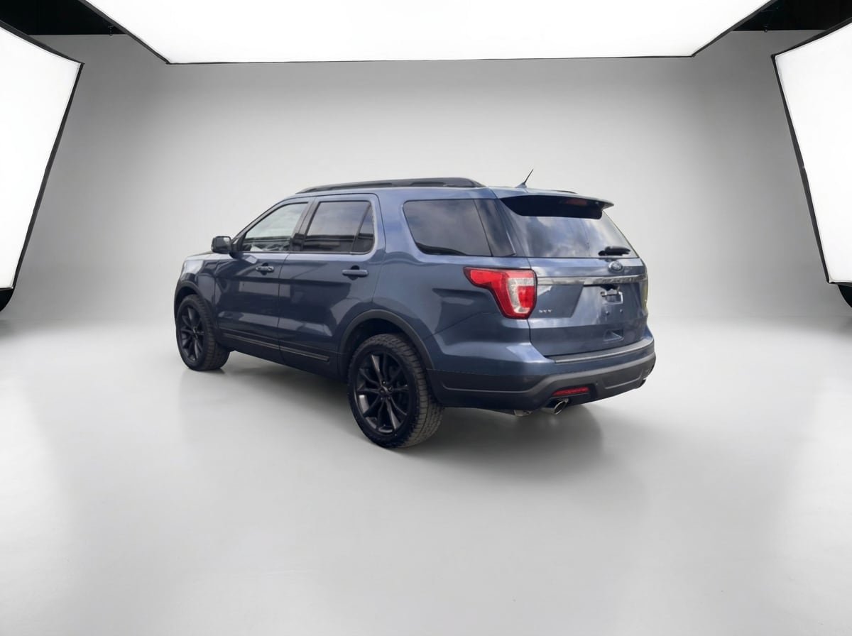 Used 2019 Ford Explorer XLT w/ Equipment Group 202A AWD/4WD image 6