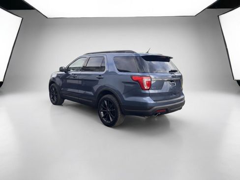 Used 2019 Ford Explorer XLT w/ Equipment Group 202A AWD/4WD image 6