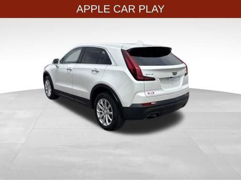 Used 2019 Cadillac XT4 Luxury w/ Cold Weather Package FWD image 5