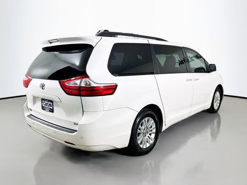 Used 2017 Toyota Sienna XLE w/ XLE Navigation Package FWD image 8