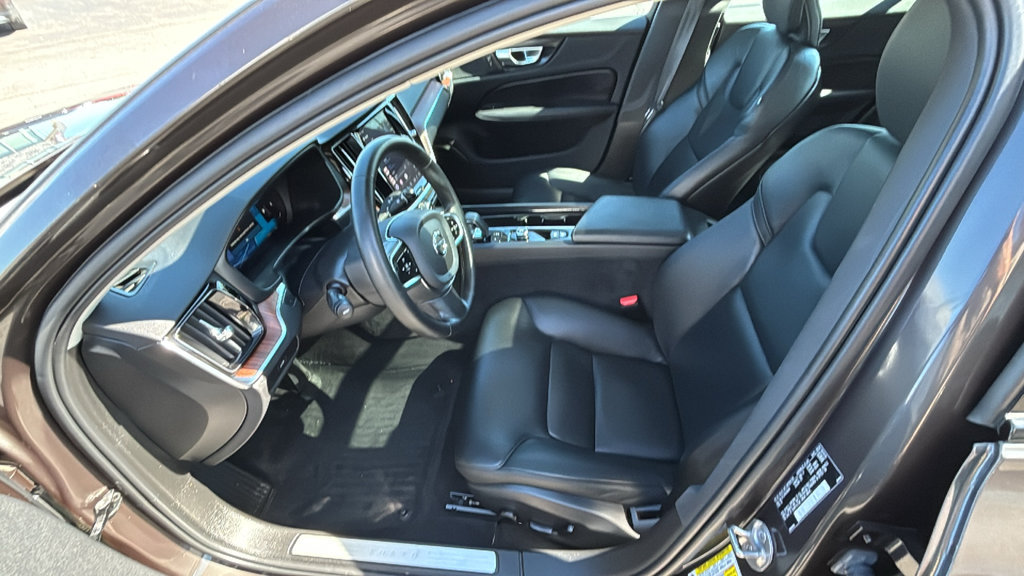Certified 2024 Volvo S60 B5 Plus AWD/4WD image 24