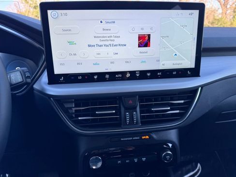 Used 2025 Ford Escape SE w/ PHEV Premium Package image 34