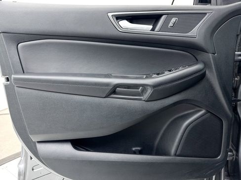 Used 2023 Ford Edge SE w/ Black Appearance Package image 29