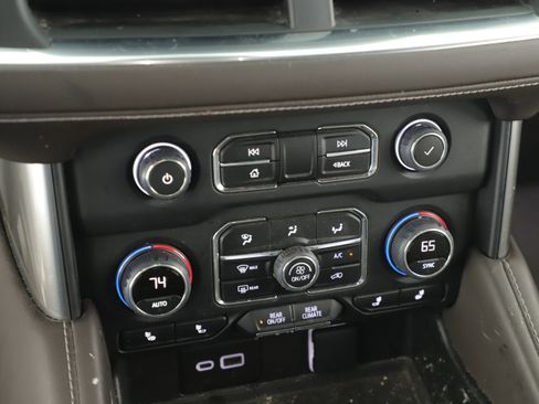 Used 2023 Chevrolet Tahoe LT w/ Luxury Package image 11