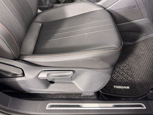 Used 2024 Volkswagen Tiguan Wolfsburg Edition image 31