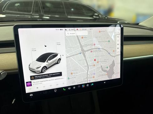 Used 2021 Tesla Model Y Long Range AWD/4WD image 11