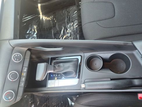 Used 2025 Hyundai Elantra SE w/ Cargo Package FWD image 16