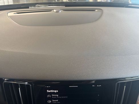 Used 2025 Volvo V60 B5 Cross Country Plus image 18