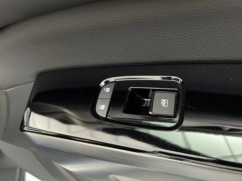 Used 2025 Nissan Pathfinder SL AWD/4WD image 31